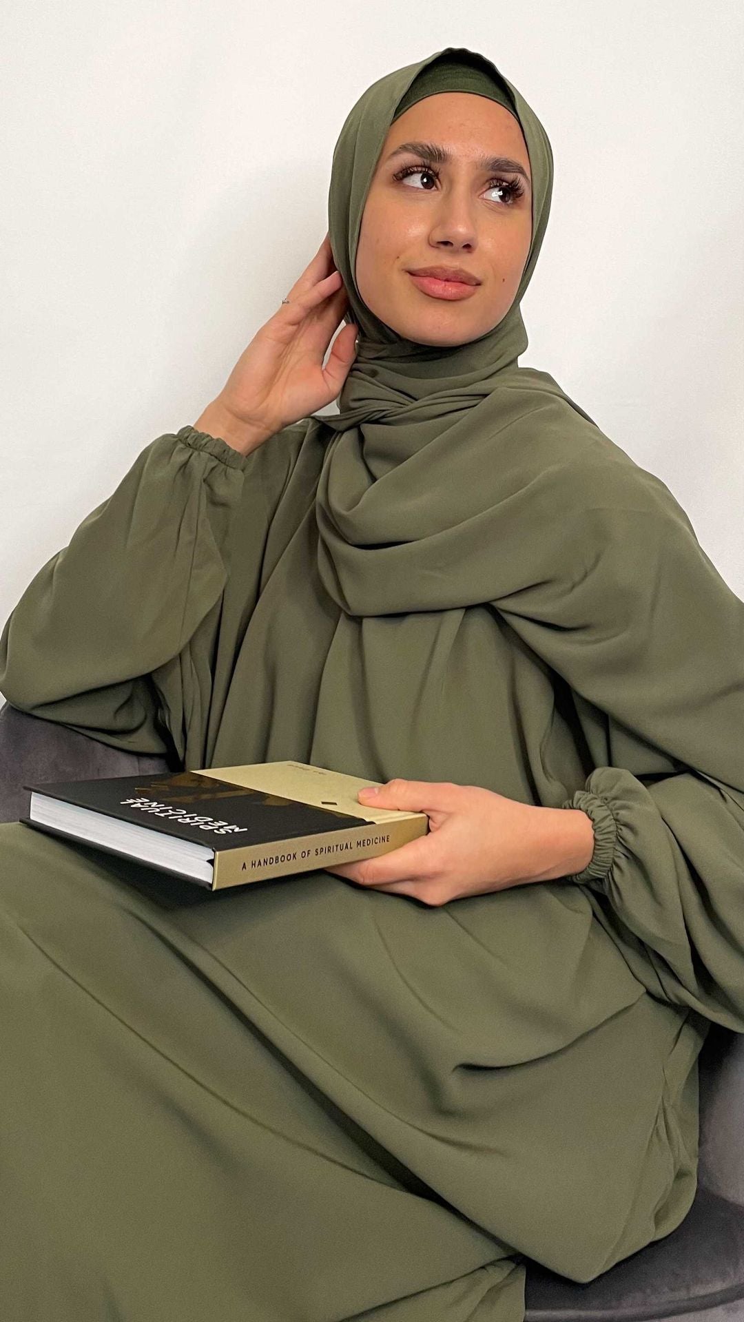 Haniya abaya